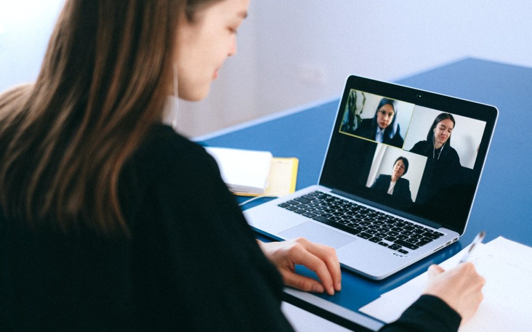 Agenda de webinários: acompanhe debates na internet